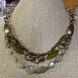 MONET SIGNED BEAUTIFUL VINTAGE GOLD TONE CHAIN AND KHAKI GREEN BEAD NECKLACE